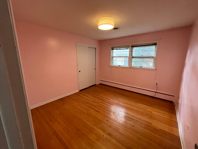 Building Photo - 5140 Ellington Ave