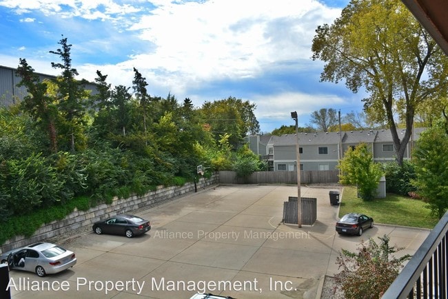 Building Photo - 1420 Beechwood Terrace