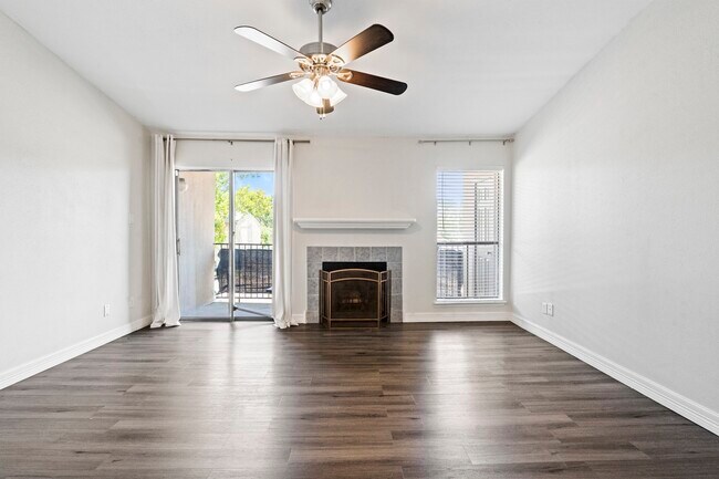 Foto del edificio - 3300 Pebblebrook Dr