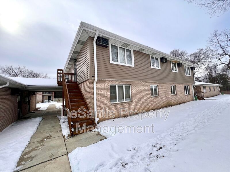 Primary Photo - 405 Lunar Ln
