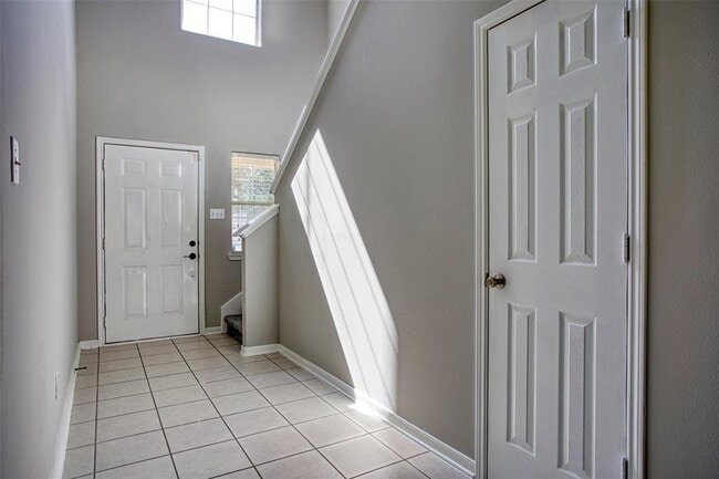 Building Photo - 29018 Village Creek Loop