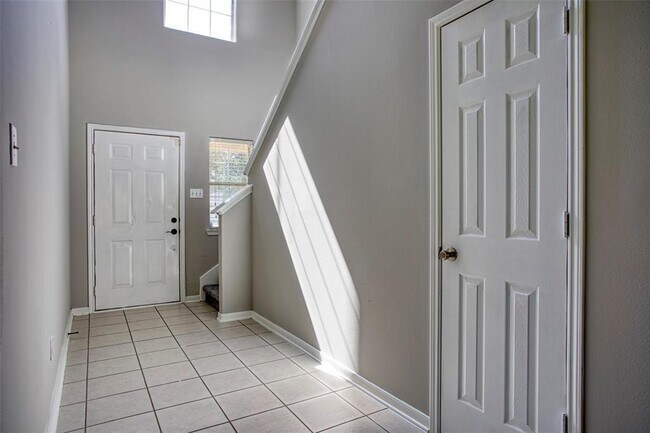 Foto del edificio - 29018 Village Creek Loop
