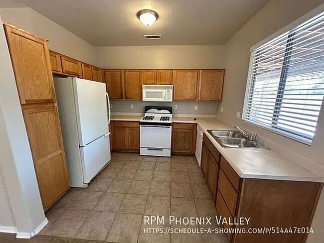 Building Photo - 11191 W Palm Ln