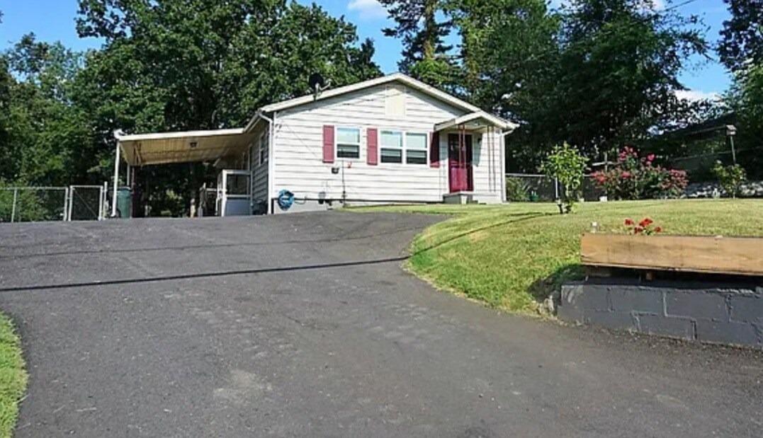 Primary Photo - 106 Majestic Lodge Rd