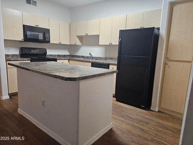 Foto del edificio - 18416 N Cave Creek Rd