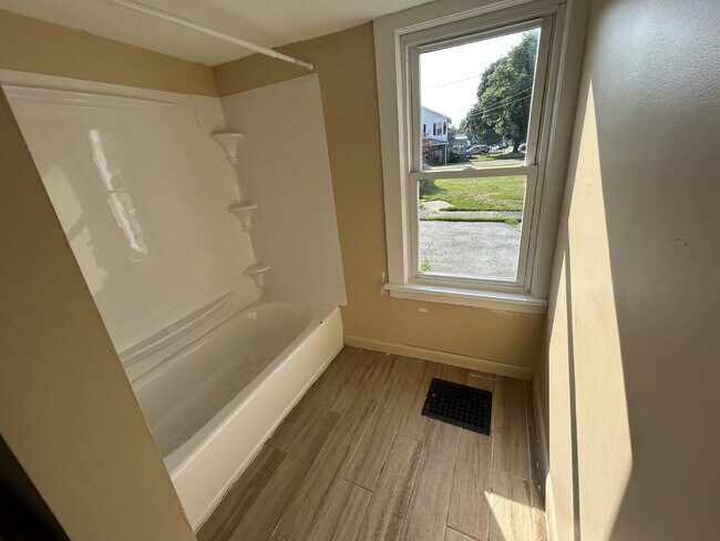 Foto del edificio - 2 Bedroom Apartment in Caledonia - Available Immediately