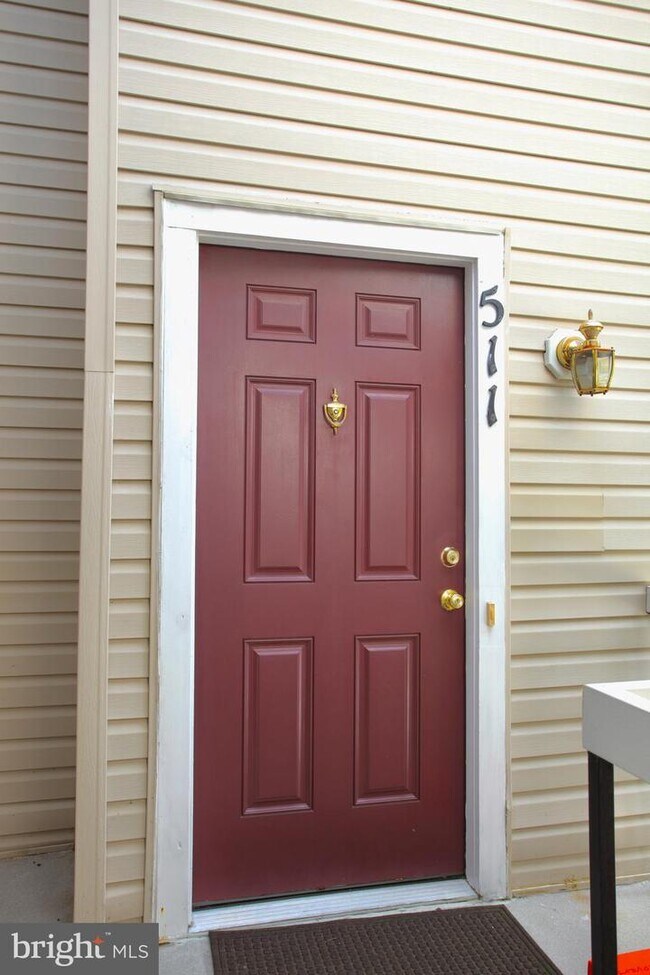 907 Hillside Lake Terrace Unit 511, Gaithersburg, MD 20878 Room for