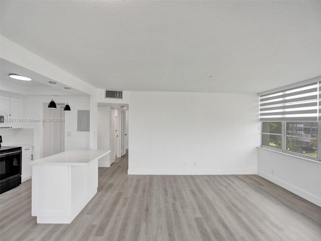 Building Photo - 2771 Taft St