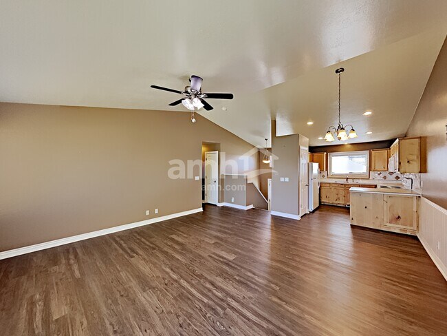 Foto del edificio - 2216 S 2685 W