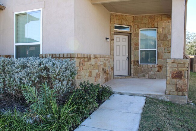 Foto del edificio - 4-BEDROOM IN SAENGERHALLE, COMAL ISD