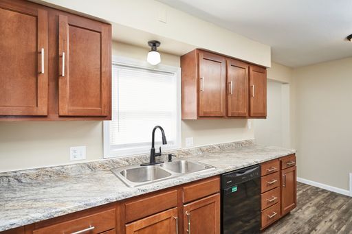 Building Photo - Totally renovated and new 5 Bedroom 2.5 Ba...