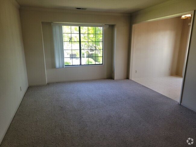 Building Photo - 1058 Padre Dr