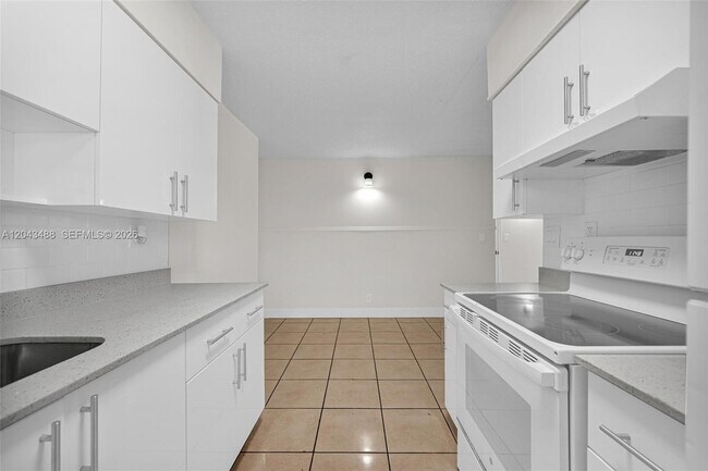 Foto del edificio - 861 SW 74th Terrace