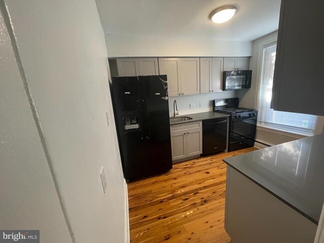 Building Photo - 715 S 19th St