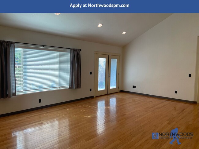 Building Photo - Beautiful 3 Bedroom 2 Bath Home-Located in...