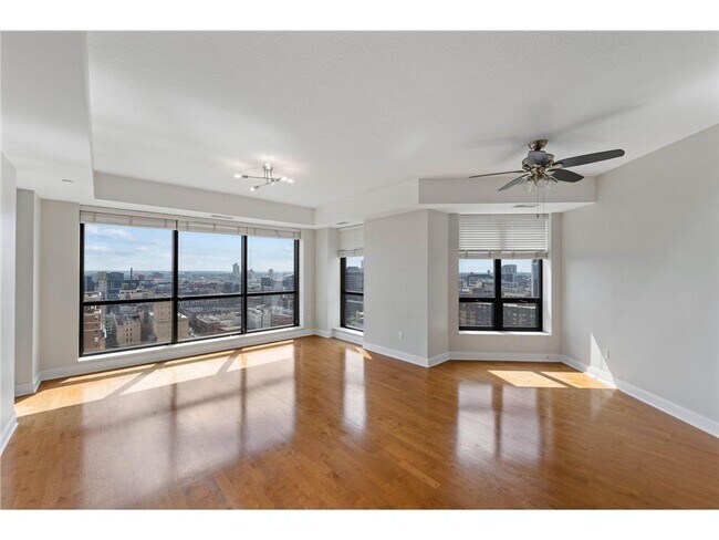 Foto del edificio - 100 3rd Ave S