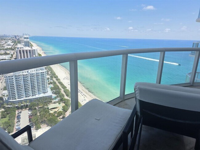 Foto del edificio - 6365 Collins Ave