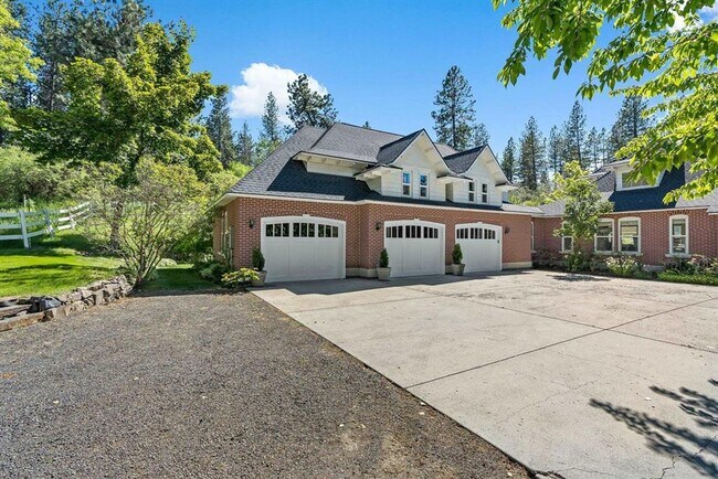 Building Photo - Historic Queen-Anne Style Home