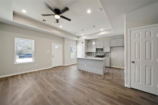 Foto del edificio - 8005 Carver Rd