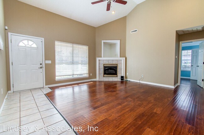 Building Photo - 3 br, 2 bath House - 5738 W Chattel