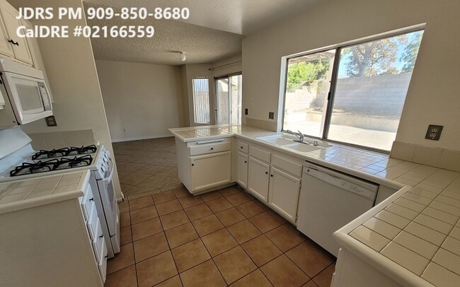 Foto del edificio - Fontana 3 Bedroom Home