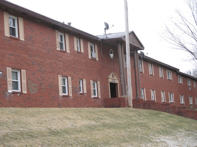 262 N Bluff Blvd, Clinton, IA 52732 Apartments in Clinton, IA