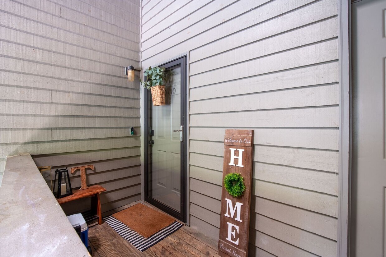 Primary Photo - Now Pre Leasing - 3 Bedroom, 3 Bathroom Co...