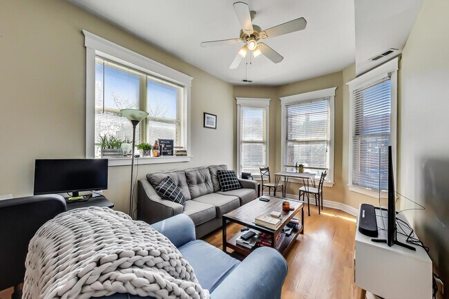 Foto del edificio - 1128 W Armitage Ave