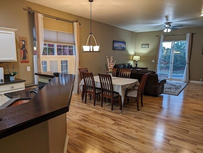 Building Photo - Gorgeous home available in the Anthem neighborhood of Broomfield
