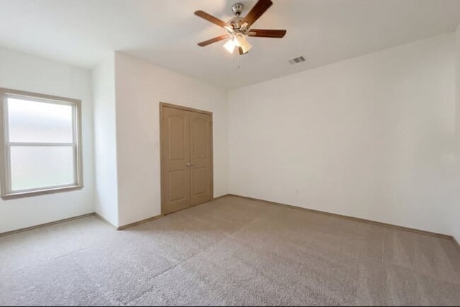 Building Photo - 1000 Estival Dr