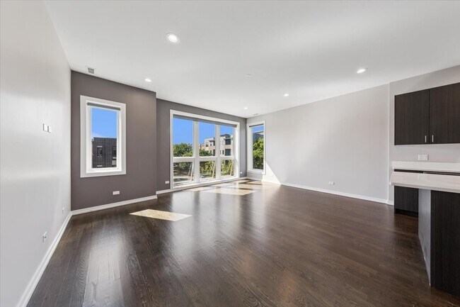Foto del edificio - 2158 W Adams St
