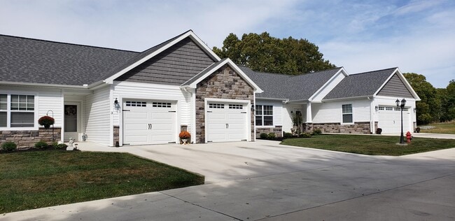 Building Photo - 512 Dearbaugh Ave