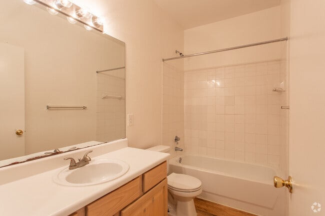 3 BR, 2 BA - 1207 SF - Pinnacle - The Ridge
