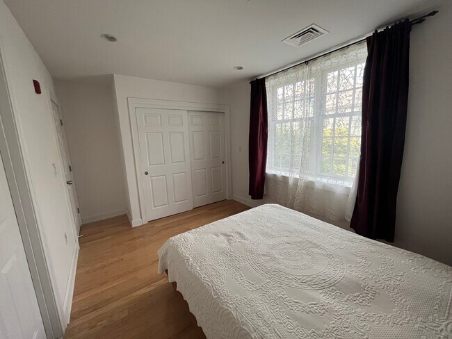 Master bedroom - 1 Russell St