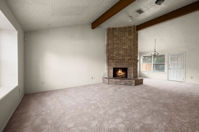 Foto del edificio - 12007 Mountain Ridge Rd