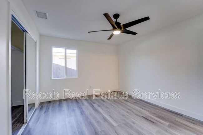 Foto del edificio - 3663-3673 Budd Street