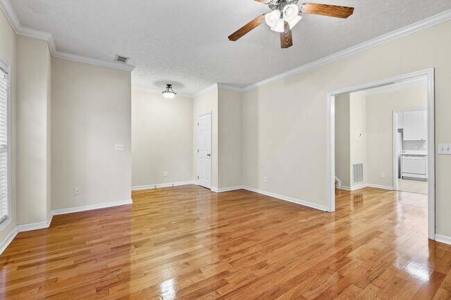 Foto del edificio - 1305 N Dean Rd