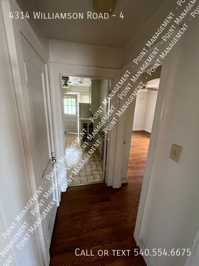 Building Photo - Upper Level 1 Bed 1 Bath Off Williamson Rd.
