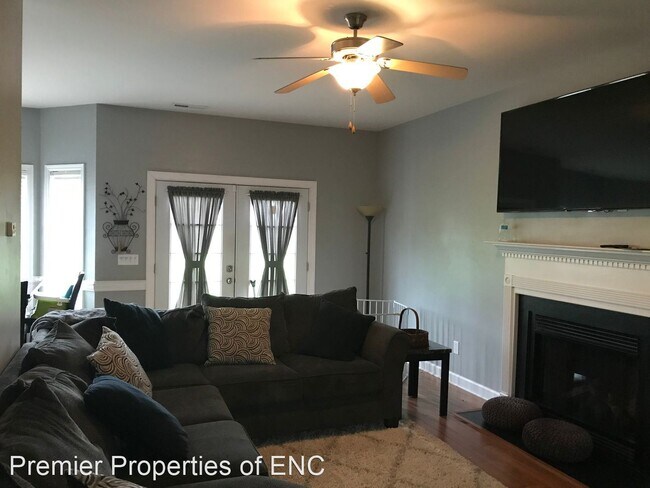 Building Photo - 3 br, 2 bath House - 204 Diamond Court
