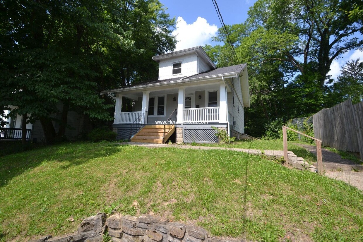 Foto principal - Great 3 bedroom college hill house