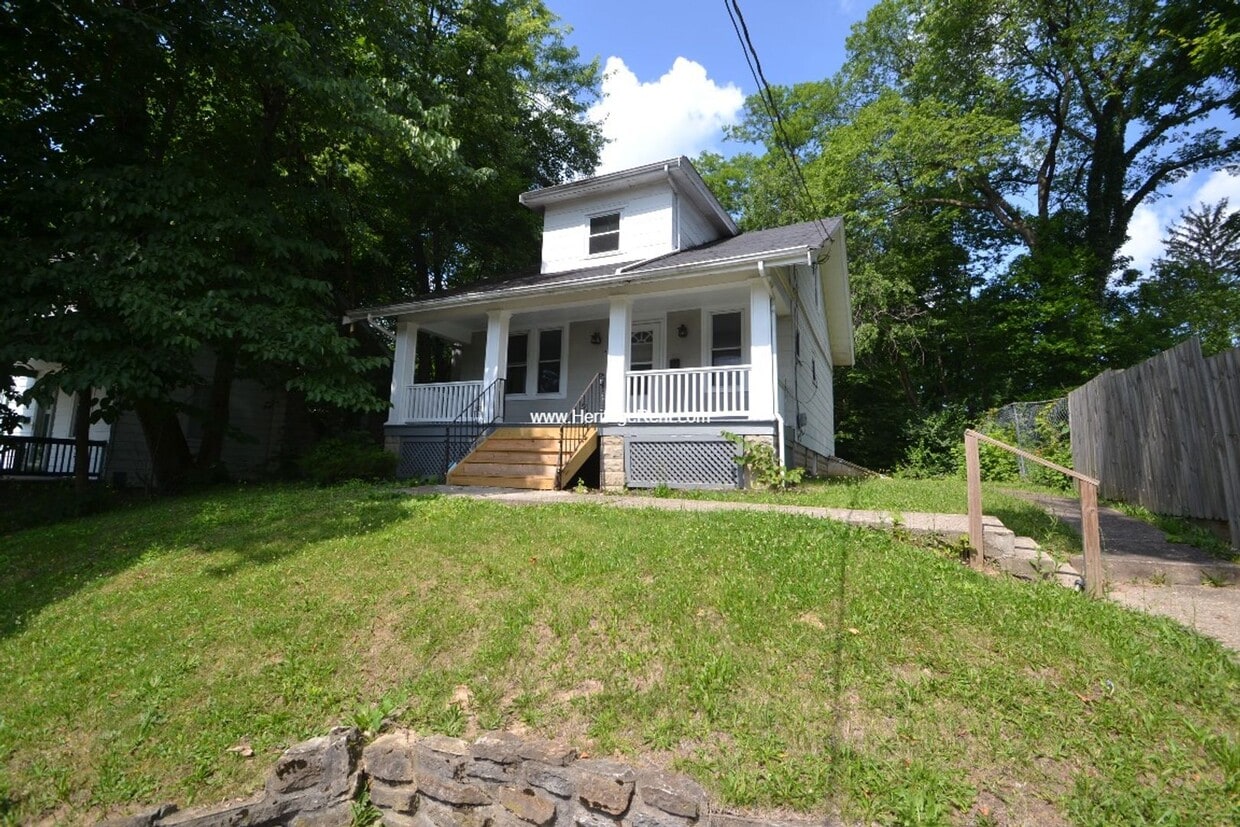 Primary Photo - Great 3 bedroom college hill house
