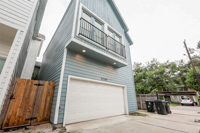 Building Photo - 5720 Beall St