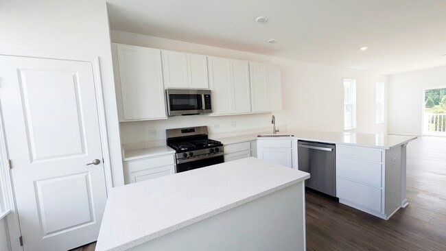 Building Photo - 525 Red Oak Cir