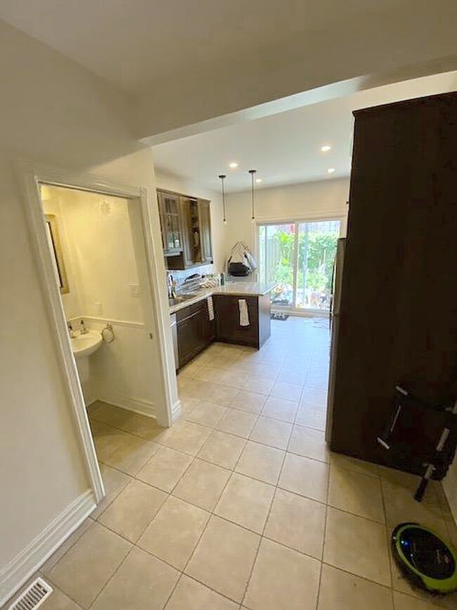 Building Photo - Spacious 2-Bed + Den w/ Private Yard (Corktown)