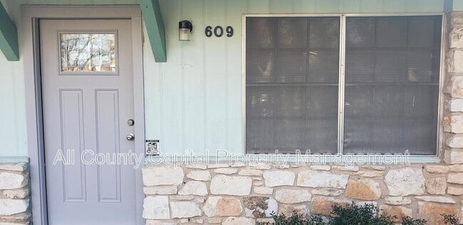 Building Photo - 609 Bissonet Ln
