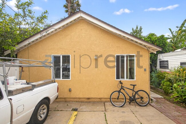Building Photo - Unit