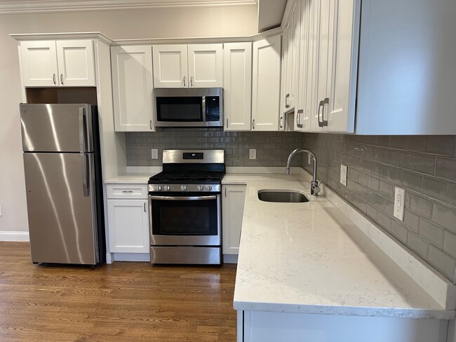 Building Photo - 124 Pearl St