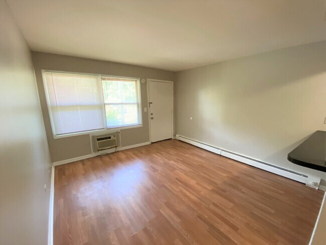 Building Photo - 1940 Mark Ave