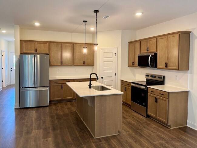Foto del edificio - MOVE IN READY -3 Bed, 2.5 Bath 1 car garag...