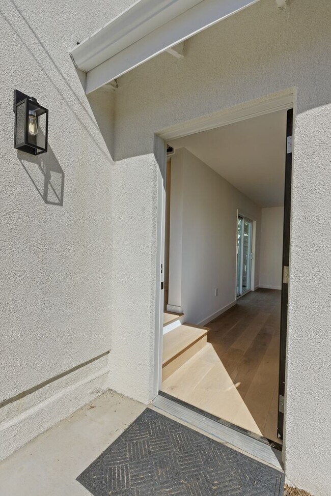 Foto del edificio - Brand New Construction! 3 Bedroom/ 2 Bath ...